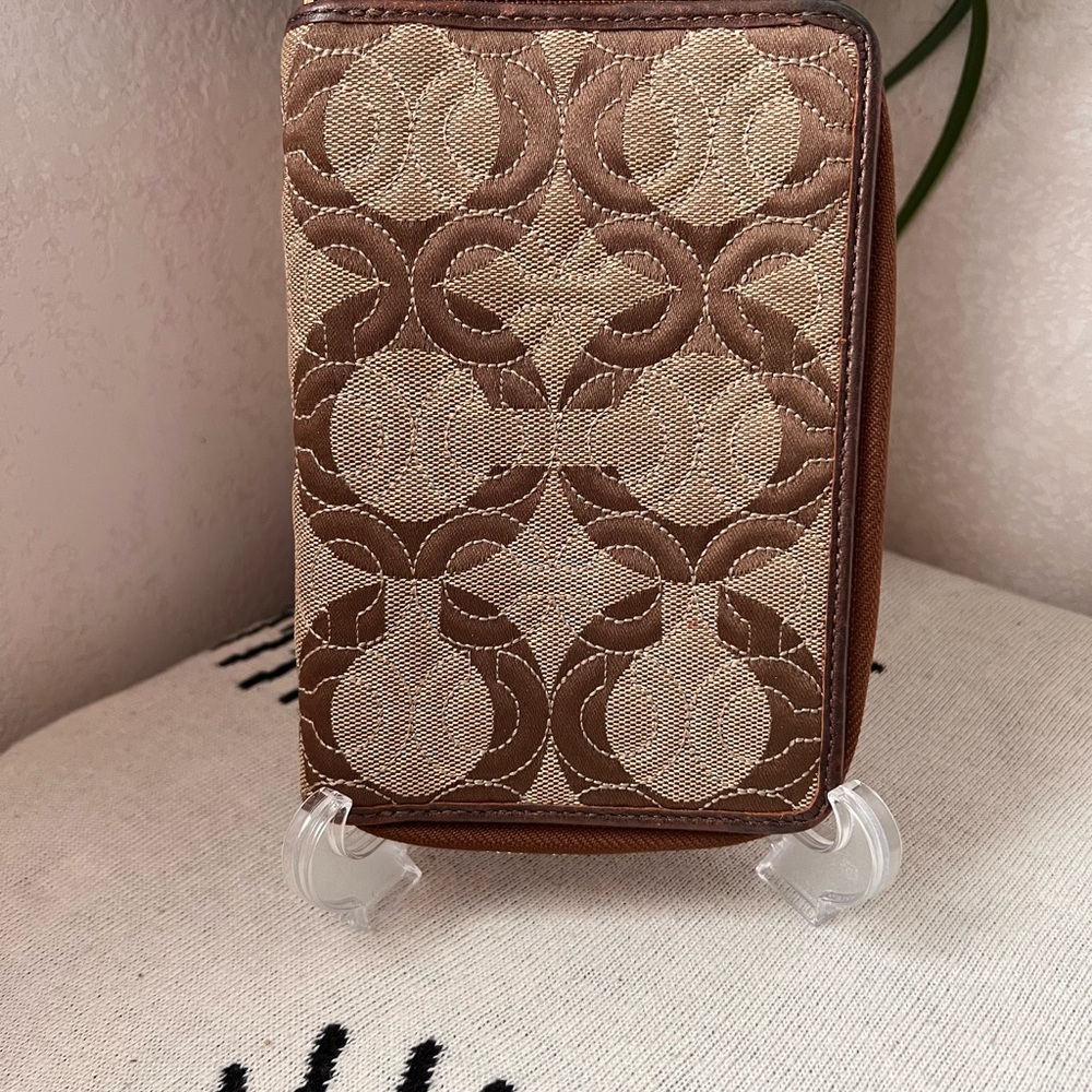 COACH Y2K Optic Brown Quilted Signature Planner - Picture 2 of 10
